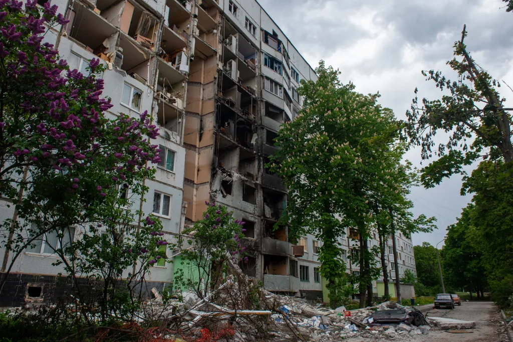 ukrán válság 2022, orosz, ukrán, háború, Ukrajna, Harkov, romos lakóház 