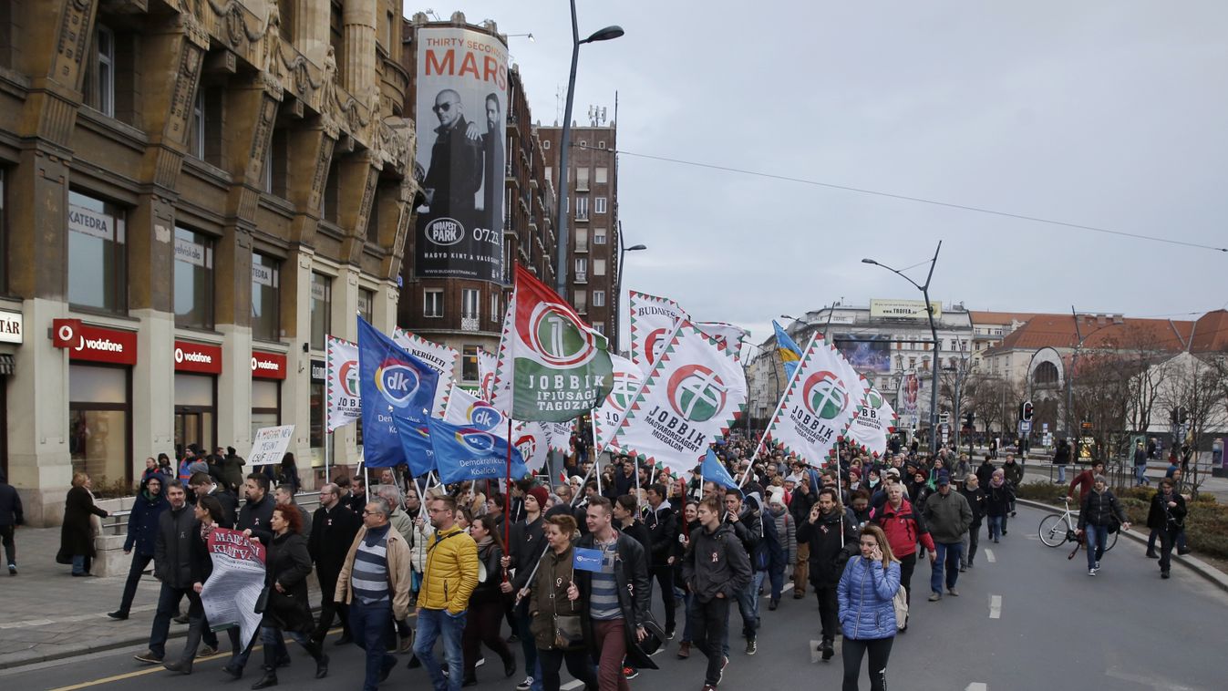 Közös ellenzéki 2019 március 15 összellenzéki átvonulás a Kossuth térre 