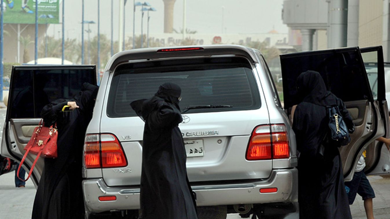 arab nők, szaúdi nő vezet, szaúd-arábia, Rijad 