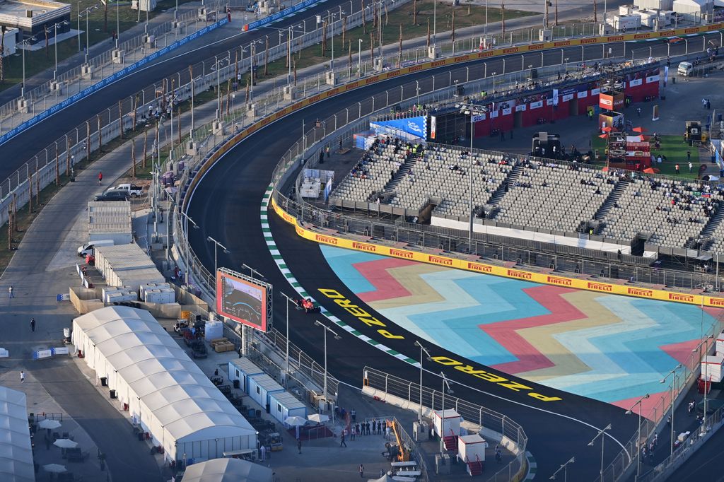 Forma-1, Carlos Sainz, Ferrari, Szaúd-arábiai Nagydíj 2021, péntek 