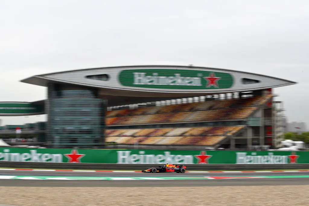 A Forma-1-es Kínai Nagydíj pénteki napja, Daniel Ricciardo, Red Bull Racing, Heineken logó 