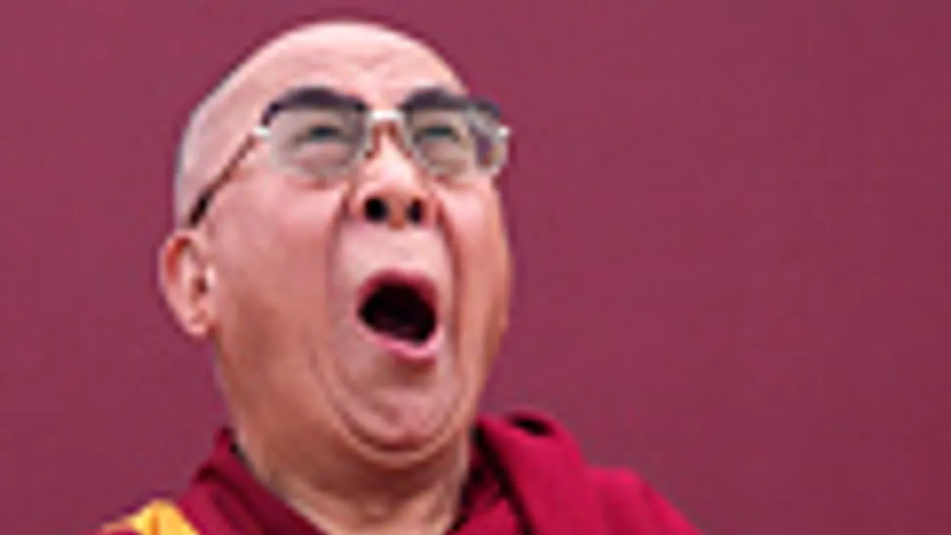 Az ásítás ragadós! A dalai láma egy előadáson Újdelhiben