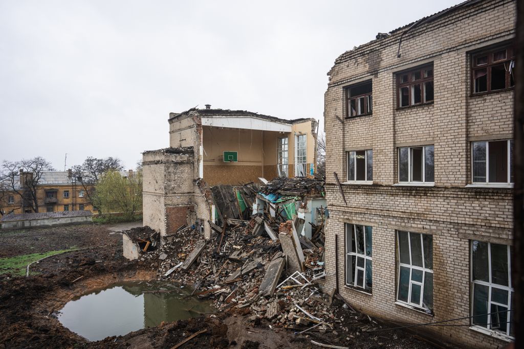 Ukrán válság, ukrán, orosz, háború, Ukrajna, Kramatorszk, romok, iskola, romos, épület 