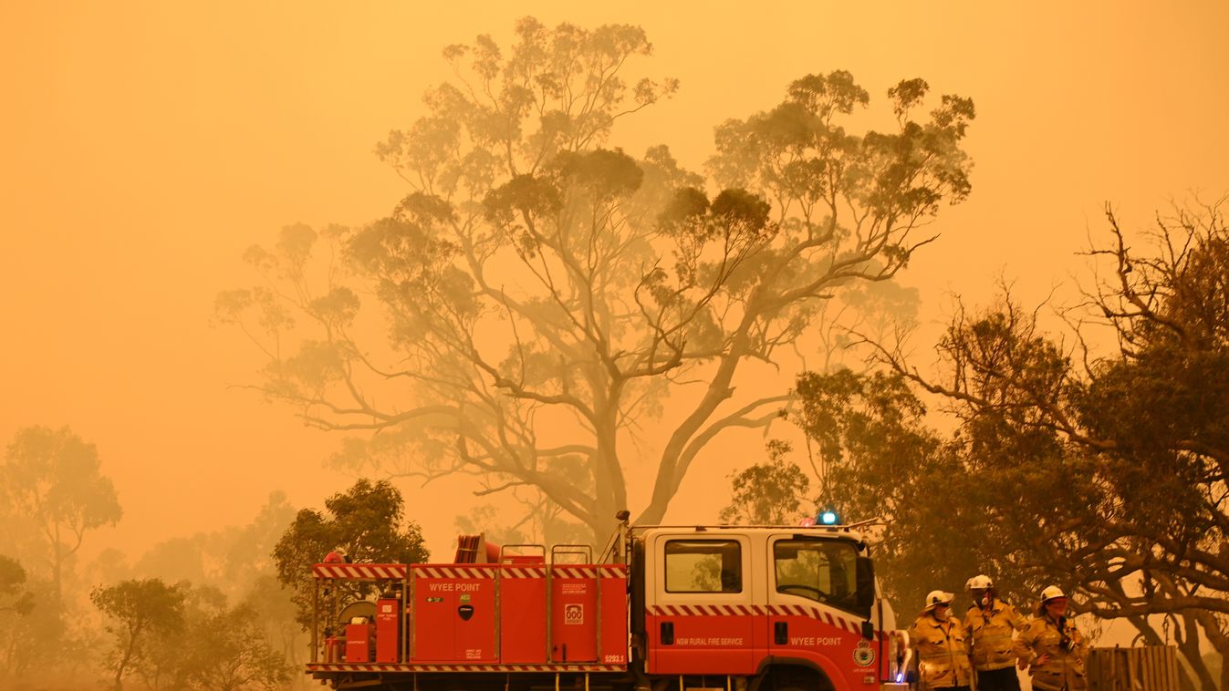 TOPSHOTS Horizontal Firefighters protect a property from bushfires burning near the town of Bumbalong south of Canberra on February 1, 2020. - Authorities in Canberra on January 31, 2020 declared the first state of emergency in almost two decades as a bus