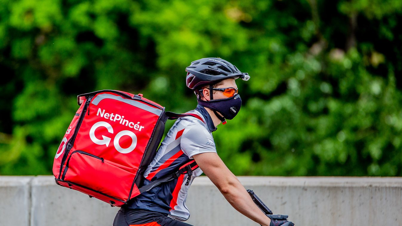 koronavírus korona vírus fertőzés járvány betegség Budapest maszk élelmiszer házhozszállítás biciklis futár 
