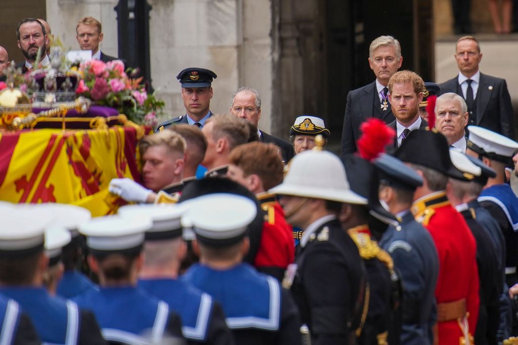 II. Erzsébet brit királynő, II. Erzsébet temetése, temetés, halála, II. Erzsébet halála, királynő, royals death,vendégek,híres emberek, politikusok  a Westminster-apátságba, az angol-brit monarchia ősi londoni koronázó templomába érkezik 2022. szeptember 