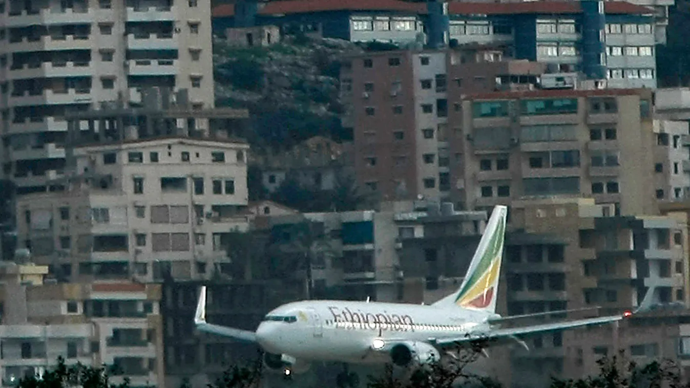 Bejrút, 2019. március 10.
2010. január 25-én Bejrútban készített kép az Ethiopian Airlines etióp légitársaság egyik repülőgépéről. A társaság egyik, az etióp fővárosból, Addisz-Abebából Nairobiba közlekedő Boeing 737-es gépe feltehetőleg 157 emberrel a fe