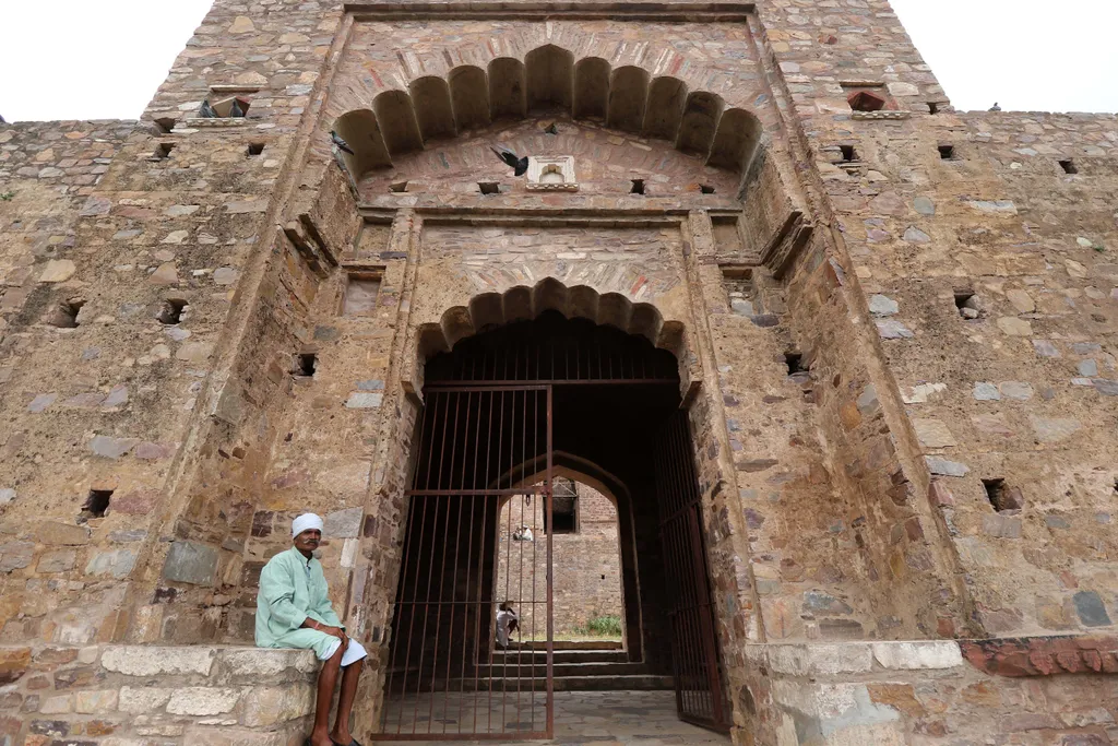 érdekesebb hely  The haunted Bhangarh Fort of Rajasthan archeology Bhangarh Fort Rajasthan INDIA Jaipur 24 Sept 2015 Horizontal HISTORY SQUARE FORMAT 