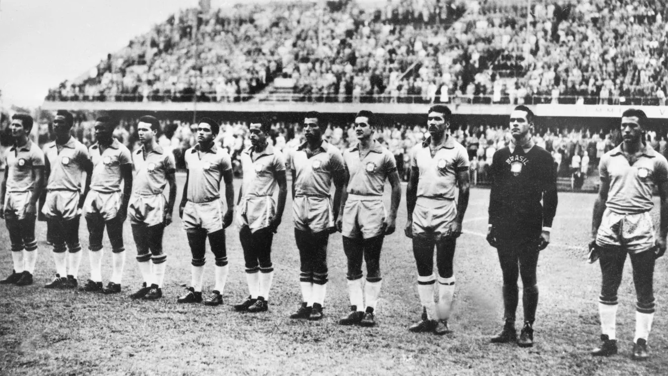 WORLD CUP-SOCCER-1958-BRAZILIAN TEAM Horizontal GROUP PICTURE WORLD CUP TEAM FOOTBALL BLACK AND WHITE PICTURE NATIONAL ANTHEM 