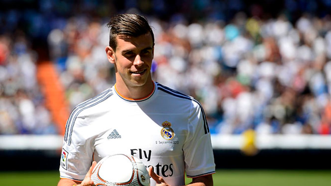 Gareth Bale angol labdarúgó, a Real Madrid mezében, bemutatásának napján Madridban, 2013 