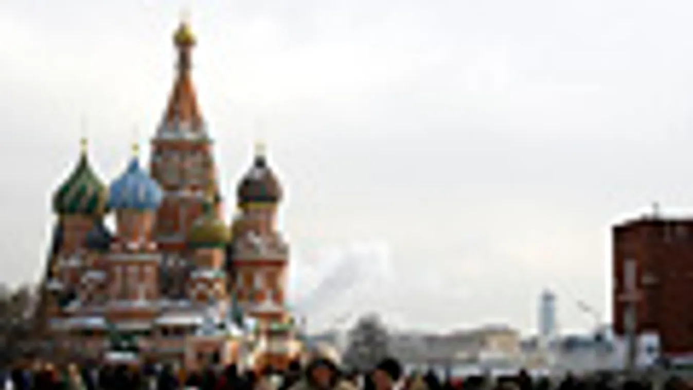 Oroszország, választások, elnökválasztás, Moszkva, turisták sétálnak a Vörös téren