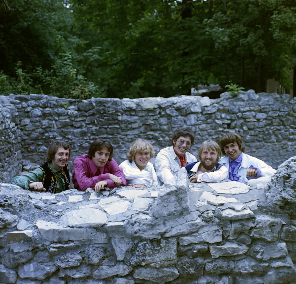 Az Omega együttes 1969-ben: Molnár György, Laux József, Kóbor János, Presser Gábor, Benkő László és Mihály Tamás 