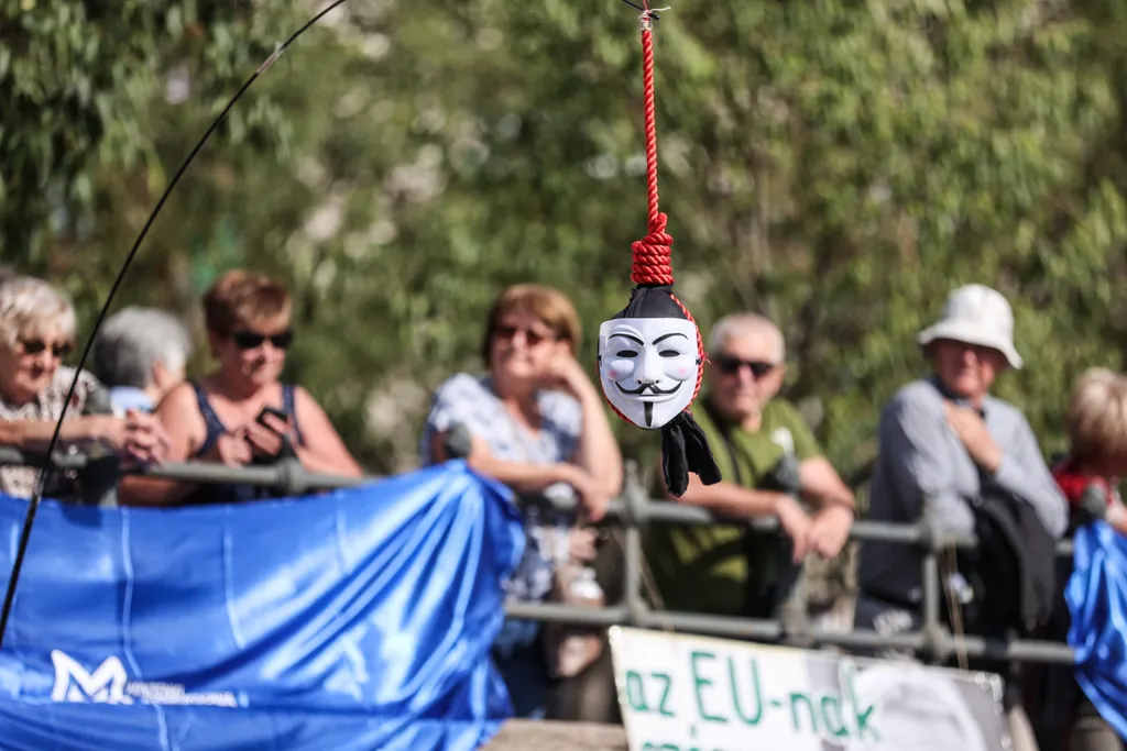 MZP, Márki-Zay Péter, tüntetés, tiltakozás, Jászai Mari tér, Budapest, KATA változás, KATA adó, KATA 