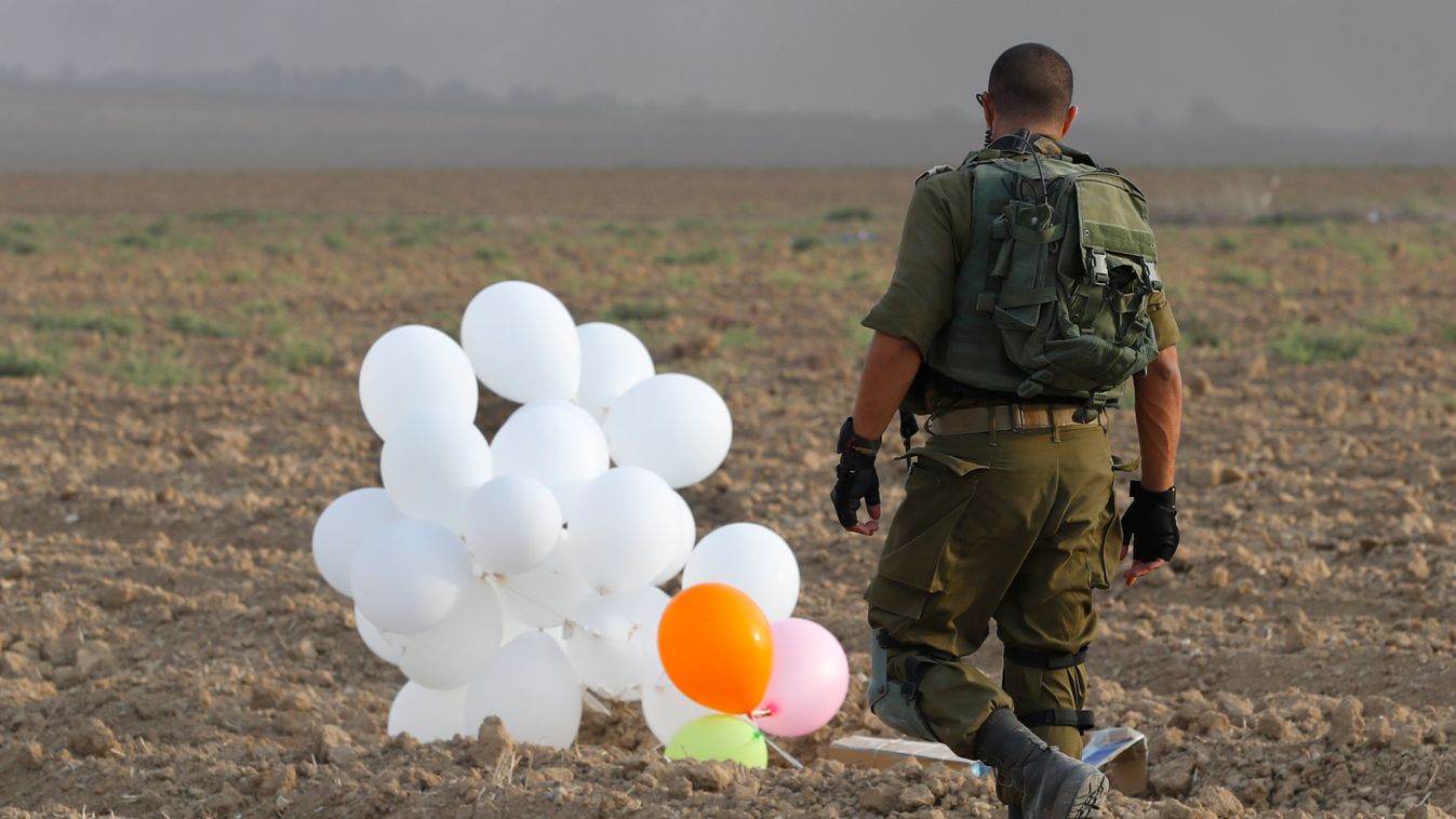 Izrael, katona, robbanóanyaggal töltött lufi 