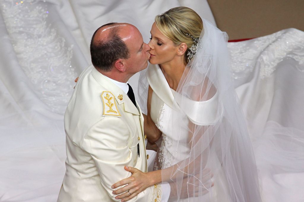 királyi esküvők Prince Albert II Of Monaco and Charlene Wittstock's 2011 Wedding 
 117794620 Horizontal WEDDING COUPLE KISSING BUST CHURCH WEDDING WEDDING DRESSS KISS FAMILLE PRINCIERE 