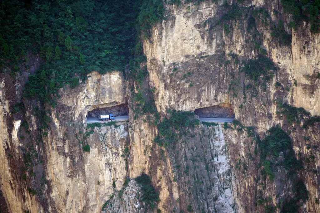 CHINA-SHANXI-PINGSHUN-SHENLONGWAN-ROAD OVER THE CLIFF (CN) cn Horizontal Kína sziklaút Senlungvan 