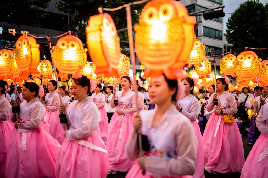buddhista lámpás felvonulás Szöulban, Dél-Korea Buddhista, lámpás felvonulás, Szöul, 2023. 05. 20. 