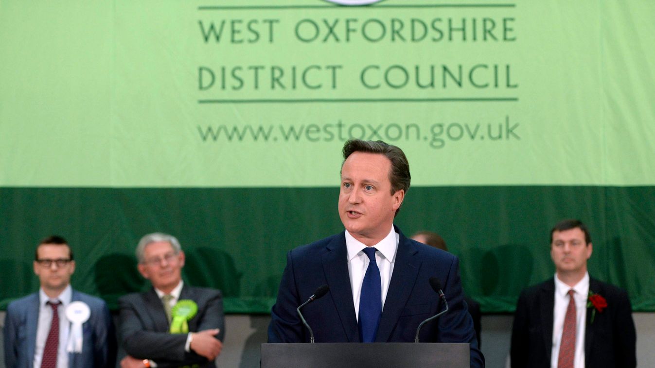 CAMERON, David Witney, 2015. május 8.
David Cameron brit miniszterelnök, a Konzervatív Párt vezetője (k) beszél pártja eredményváró rendezvényén Witney-ben 2015. május 8-án, a brit parlamenti választások után. (MTI/EPA) 