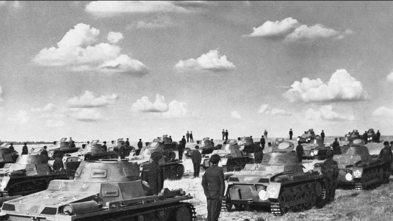 tank, náci, Panzer I  tank, German tank unit in 1935 Weimar Republic Führer Fuhrer national socialism panzer 20th century 1930s Thirties Horizontal NAZISM NAZI TANK ARMOURED VEHICLE ARMY SOLDIER 