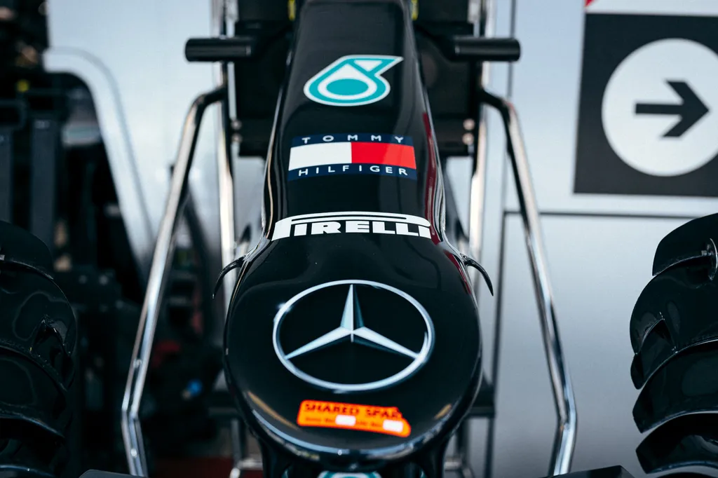 Forma-1, Orosz Nagydíj, Mercedes logo 