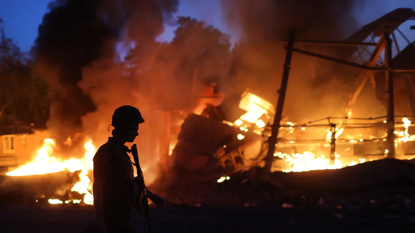 Druzhkivka, Donyeck, ukrán válság 2022, háború, orosz, ukrán, orosz-ukrán, ég, égő épület, lángok, ukrajna, oroszország, katona, lángol, lángoló épület 