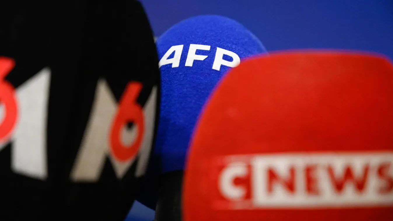 AFP logó, mikrofon, újságíró, riport, illusztráció, 