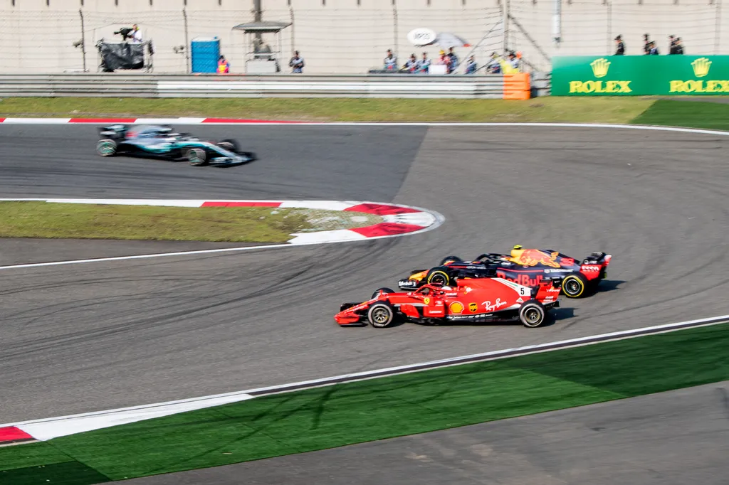 Forma-1, Kínai Nagydíj, Max Verstappen, Red Bull Racing, Sebastian Vettel, Scuderia Ferrari 