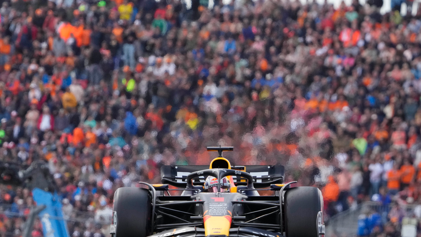 VERSTAPPEN, Max Zandvoort, 2023. augusztus 27.
Max Verstappen, a Red Bull holland versenyzője a Forma-1-es autós gyorsasági világbajnokság Holland Nagydíján a zandvoorti pályán 2023. augusztus 27-én.
MTI/AP/Peter Dejong 