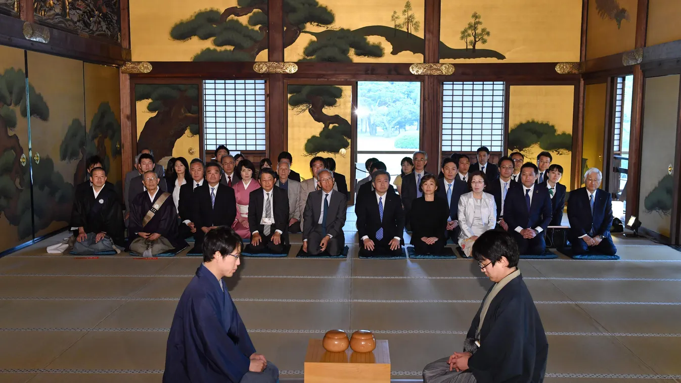 Honinbo competition at a castle 