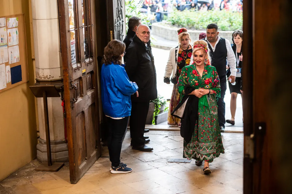 Ferencpápa2023, Ferenc pápa, pápalátogatás, háromnapos apostoli látogatás, Ferenc pápa magyarországi látogatása, Magyarország, péntek, 2023,  Árpád-házi Szent Erzsébet-templom, Rózsák tere, 