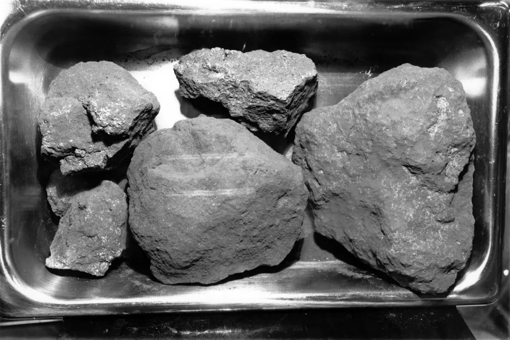 Moon Rocks huty24654 Lunar sample number 10046 from NASA's Apollo 11 lunar landing mission, under scientific 
examination in building 37 of the Lunar Receiving Laboratory at the Manned Spacecraft Center in Houston, Texas, 4th August 1969. The rock, which 