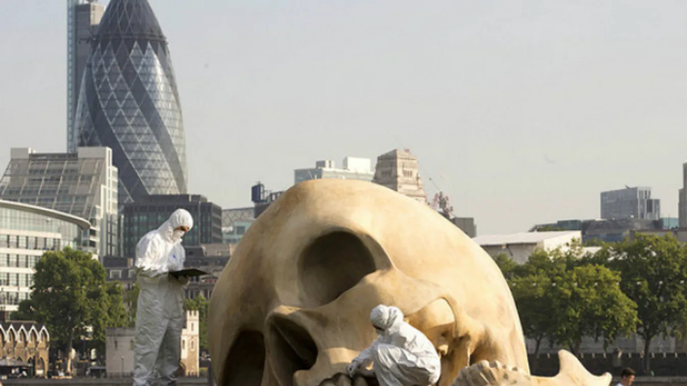 Alibi promó, óriás koponya, helyszínelés, London 