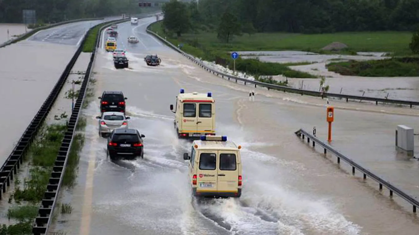 A 8-as autópálya München és Salzburg között, árvíz Ausztriában, olvasónk fotója