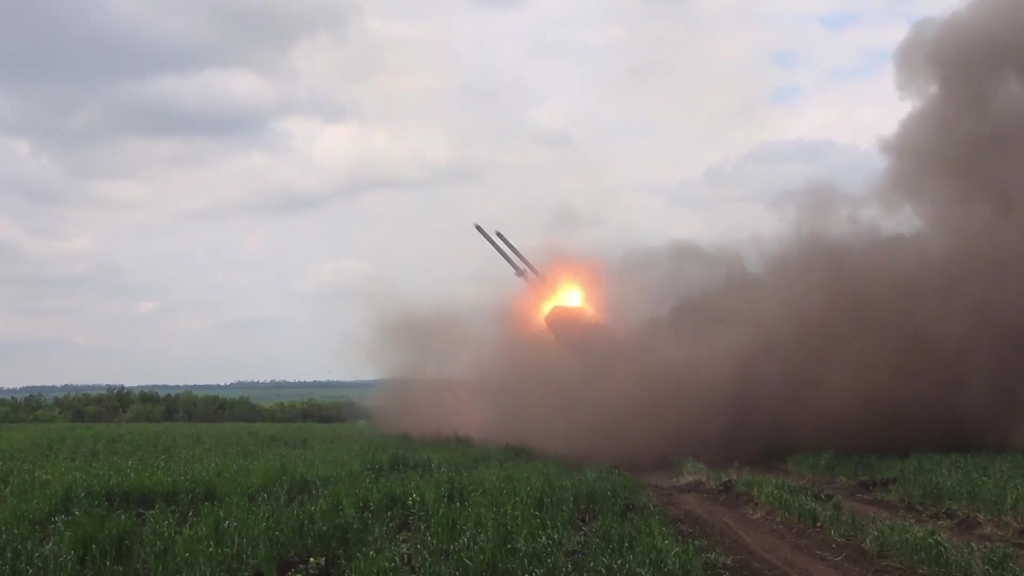 ukrán válság 2022, háború, orosz, ukrán, orosz-ukrán, ukrajna,   Ukraine Russia Military Operation Rocket Launchers Horizontal 