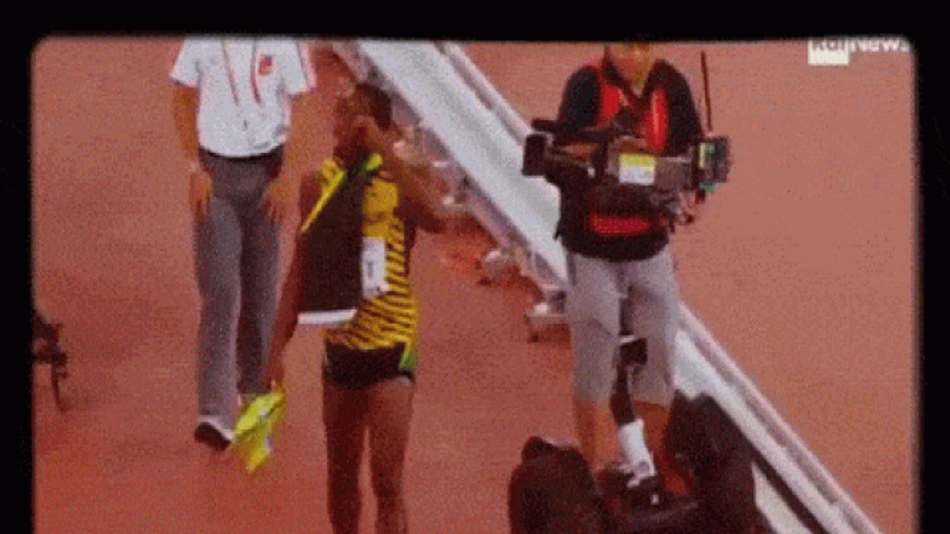 Usain Boltot elütötte egy operatőr a 200 méteres döntő után a vébén 