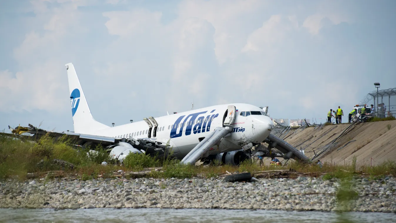 A UTair hanti-manszijszki székhelyű orosz légitársaság Boeing 737-es típusú gépe, amely leszálláskor lement a kifutópályáról, egy folyómederben landolt, majd lángra kapott Szocsi repülőterén 2018. szeptember 1-jén. Az orosz egészségügyi minisztérium tájék