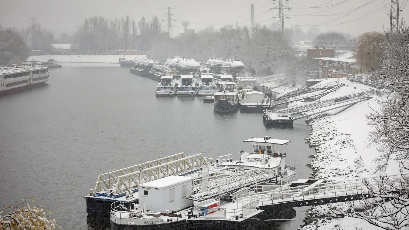 Idei tél első havazása Újpesten 2019 december 2-án Idei tél első havazása Újpesten 2019 december 2-án 