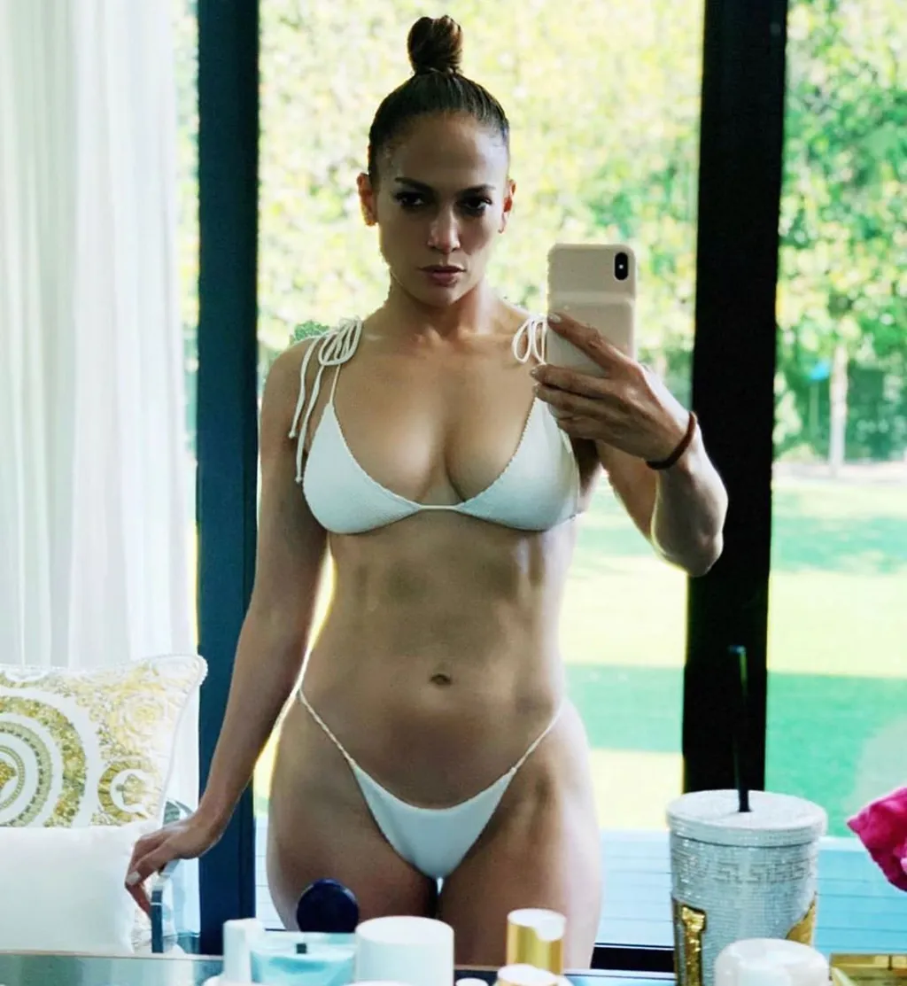 Jennifer Lopez bikiniben 