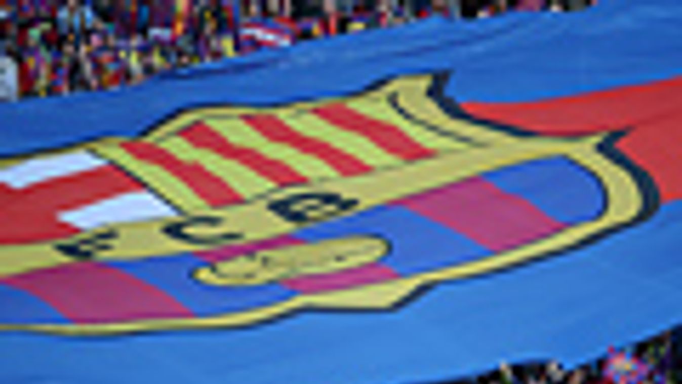 Barcelona FC, óriászászlót tartanak a barcelona szurkolói
