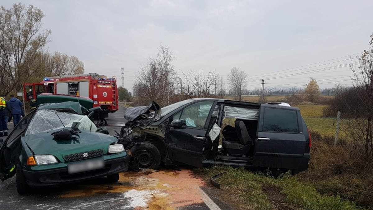 Halálos karambol Pécs közelében, többen megsérültek - ORIGO