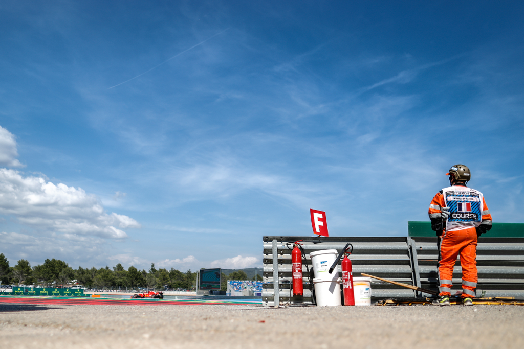 A Forma-1-es Francia Nagydíj szombati napja, Scuderia Ferrari, sportbíró 
