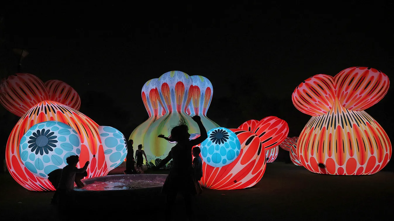 Színes világító installációk 
 Horizontal FESTIVAL OF LIGHTS 