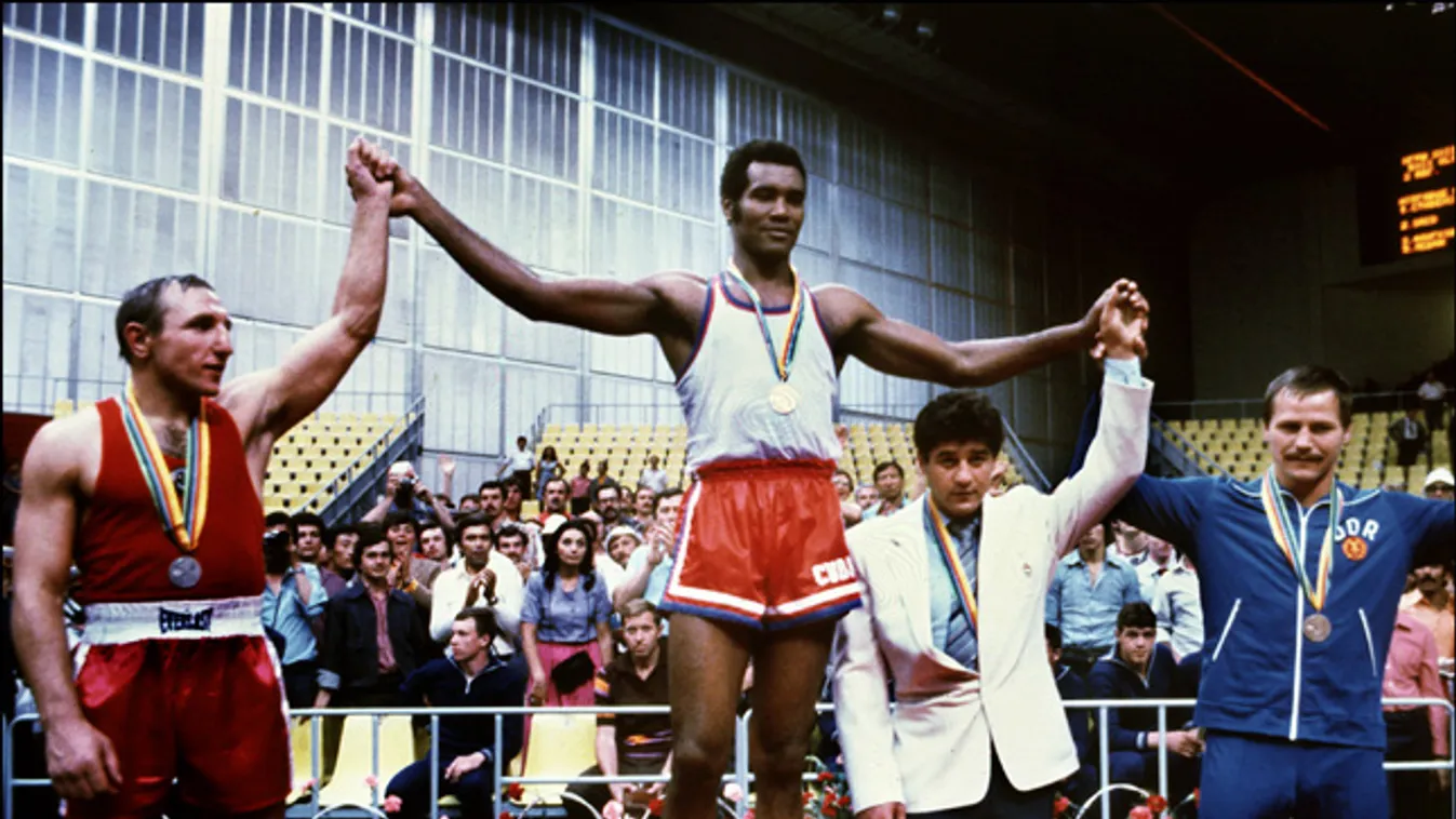 elhunyt teofilo stevenson kubai bokszoló (mellette balra az orosz Pyotr Zaev és a német Jurgen Fanghanel)
