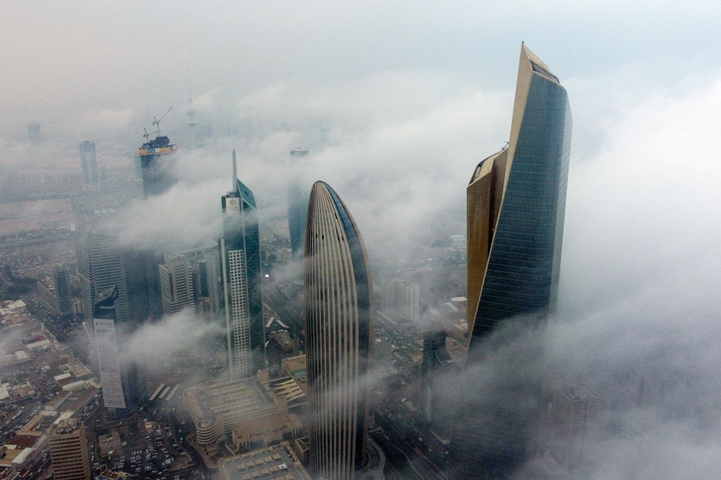 Kuwait, felhőkarcoló, köd 