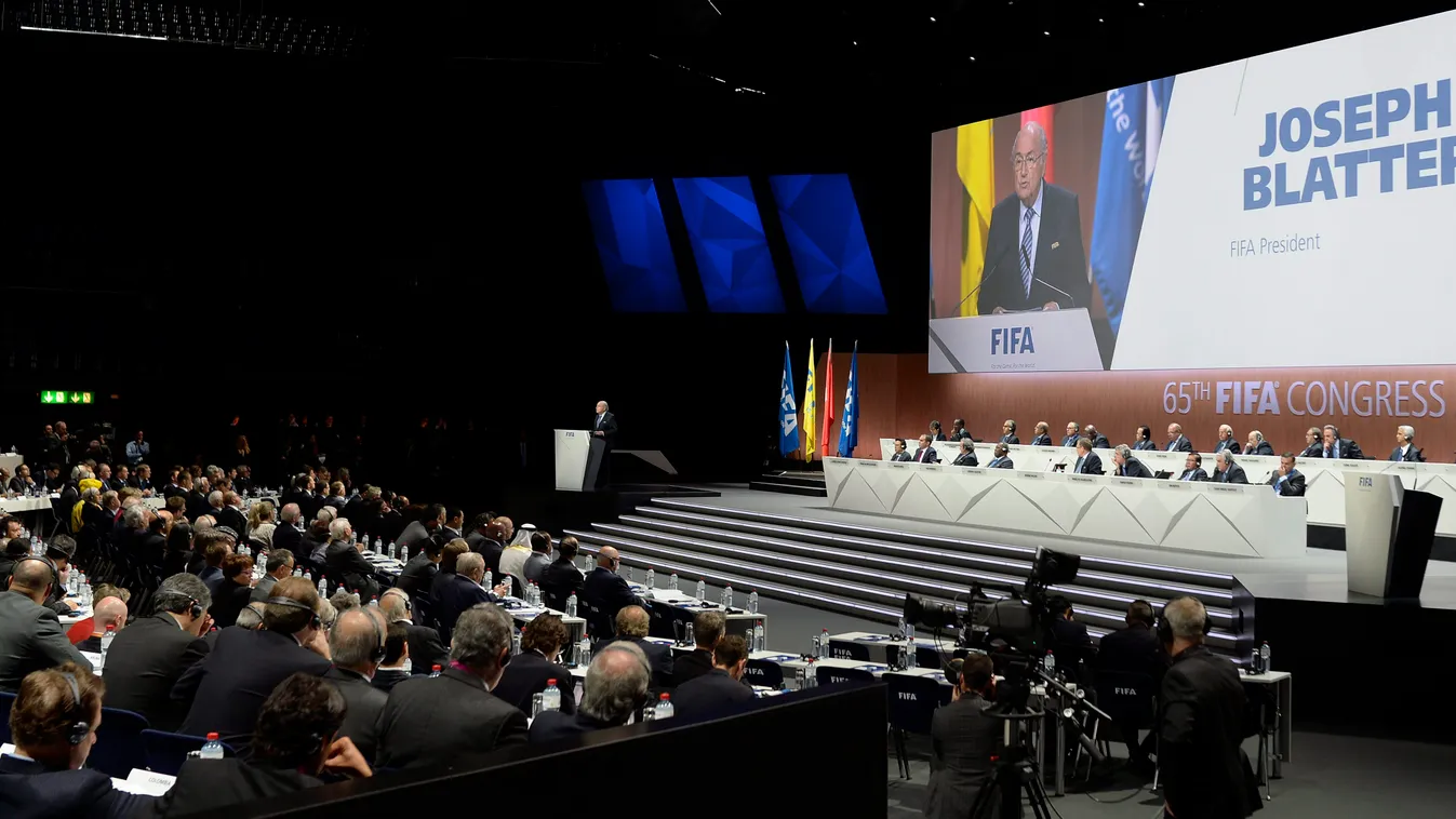 BLATTER, Joseph Zürich, 2015. május 29.
Joseph Blatter, a Nemzetközi Labdarúgó-szövetség (FIFA) elnöke felszólal a világszervezet tisztújító kongresszusán Zürichben 2015. május 29-én. A FIFA ezen a napon választ új elnököt, Blatter egyetlen kihívója, Ali 