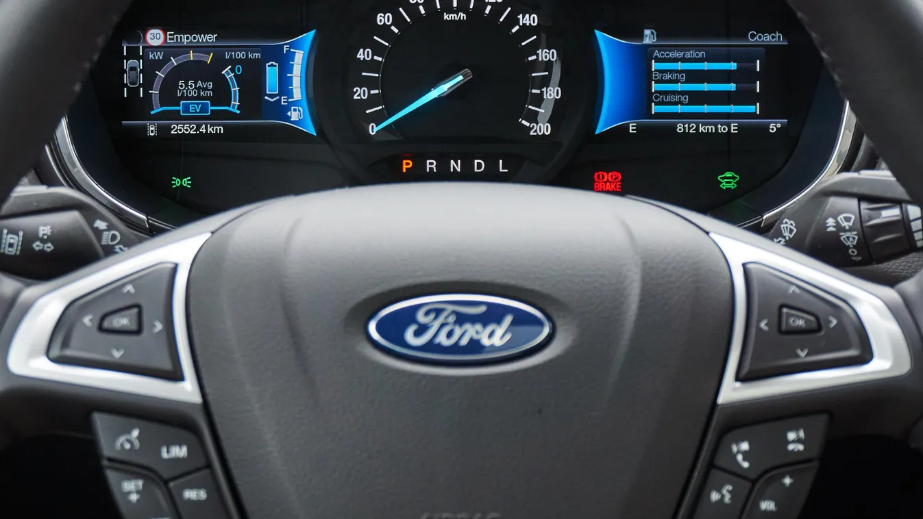 Ford Mondeo Hybrid 
