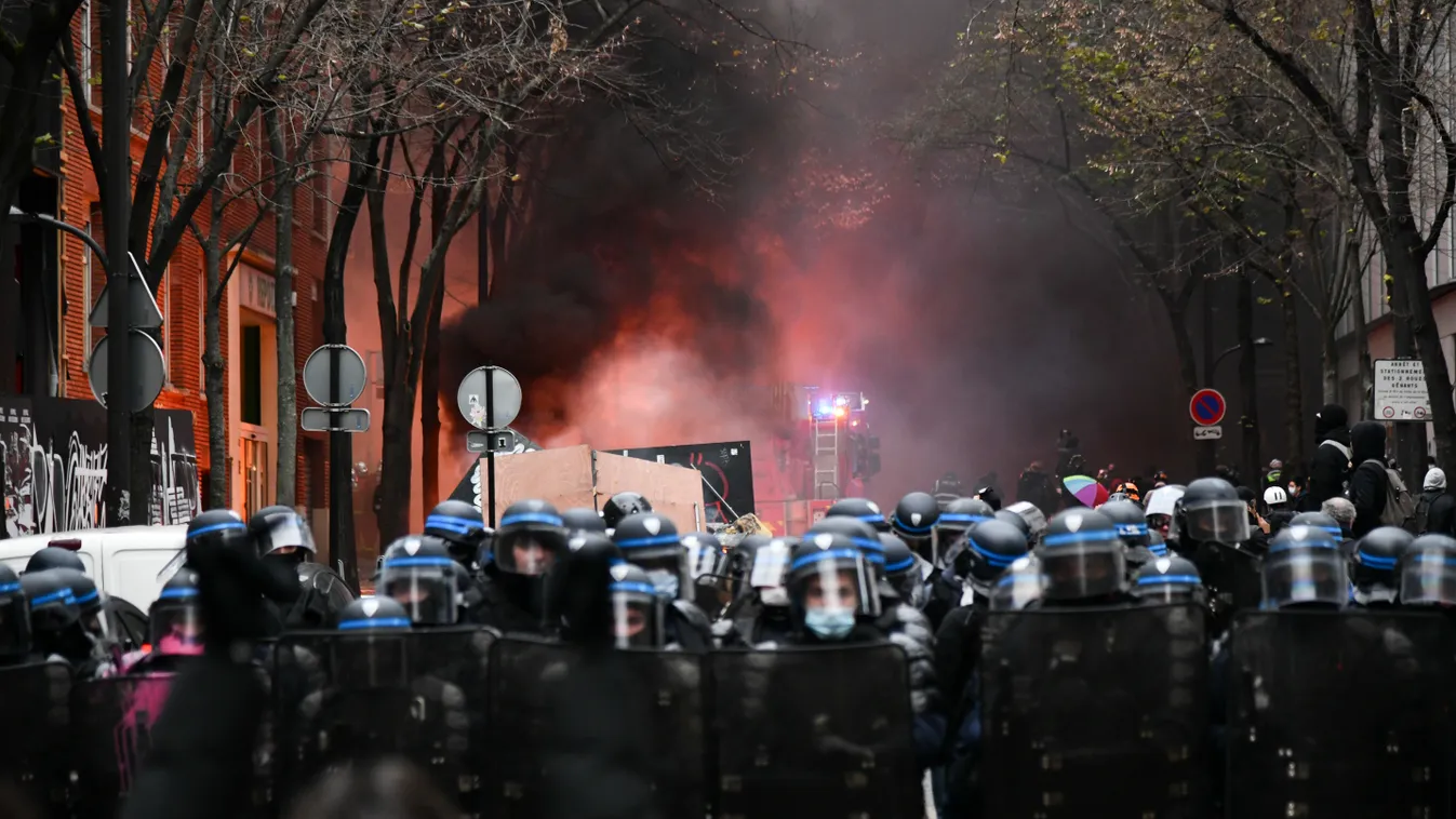 France Protests pink rally demonstrator protester protest burn fire smoke flame 