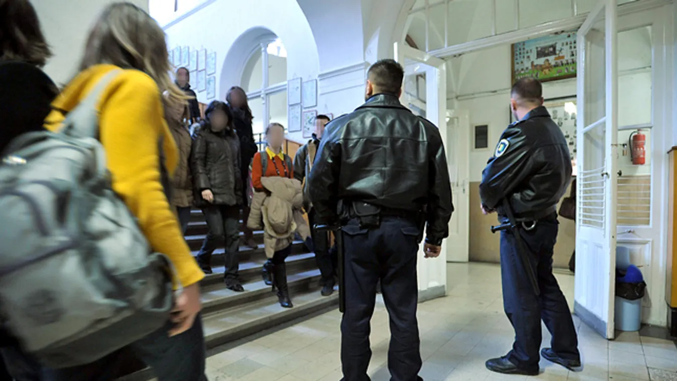 Iskolaőrök, felügyelő rendőrök az iskolákban, a székesfehérvári Árpád Szakképző Iskola és Kollégium, 2010 