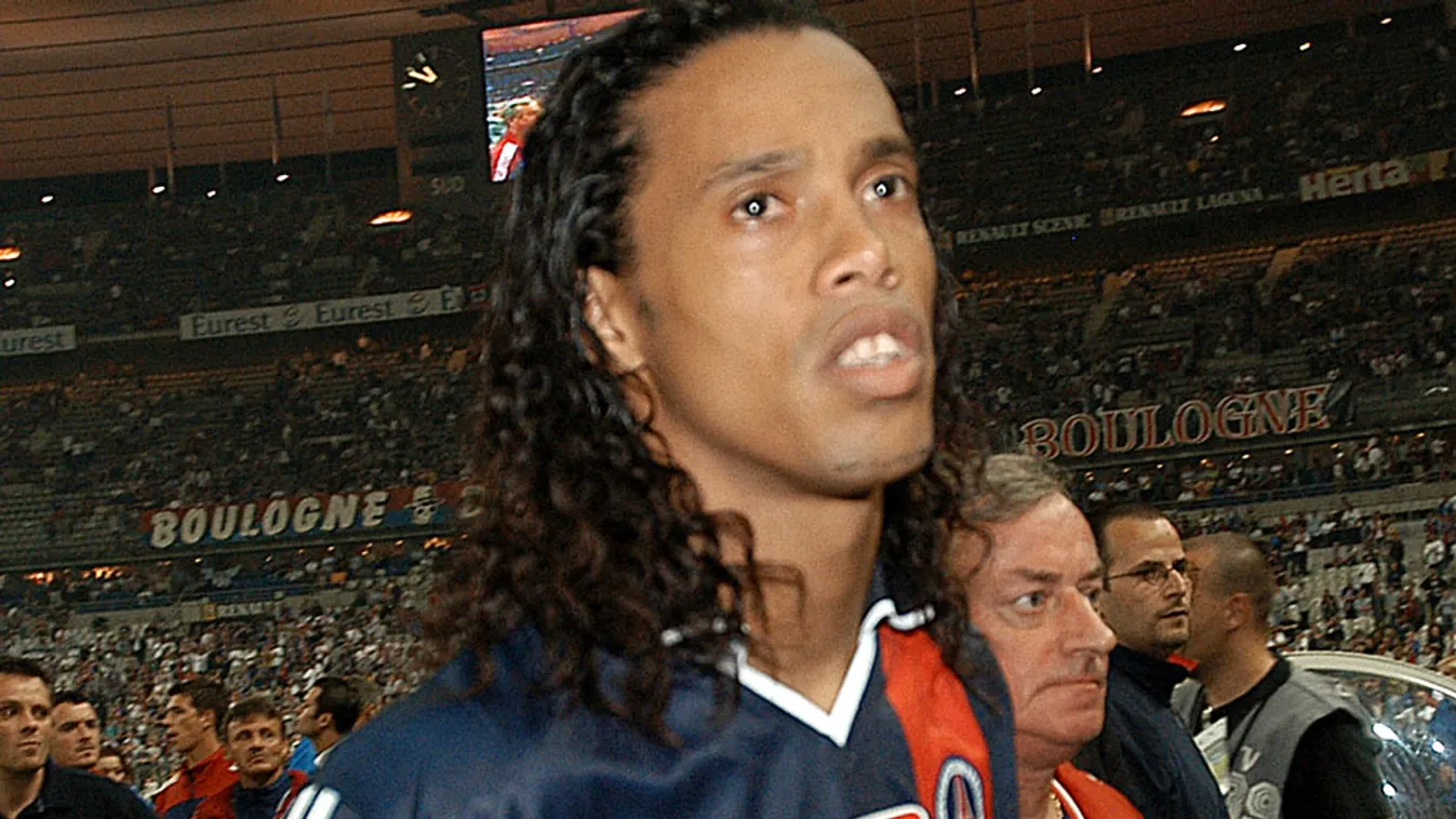 Ronaldinho brazil labdarúgó a PSG mezében, 2003