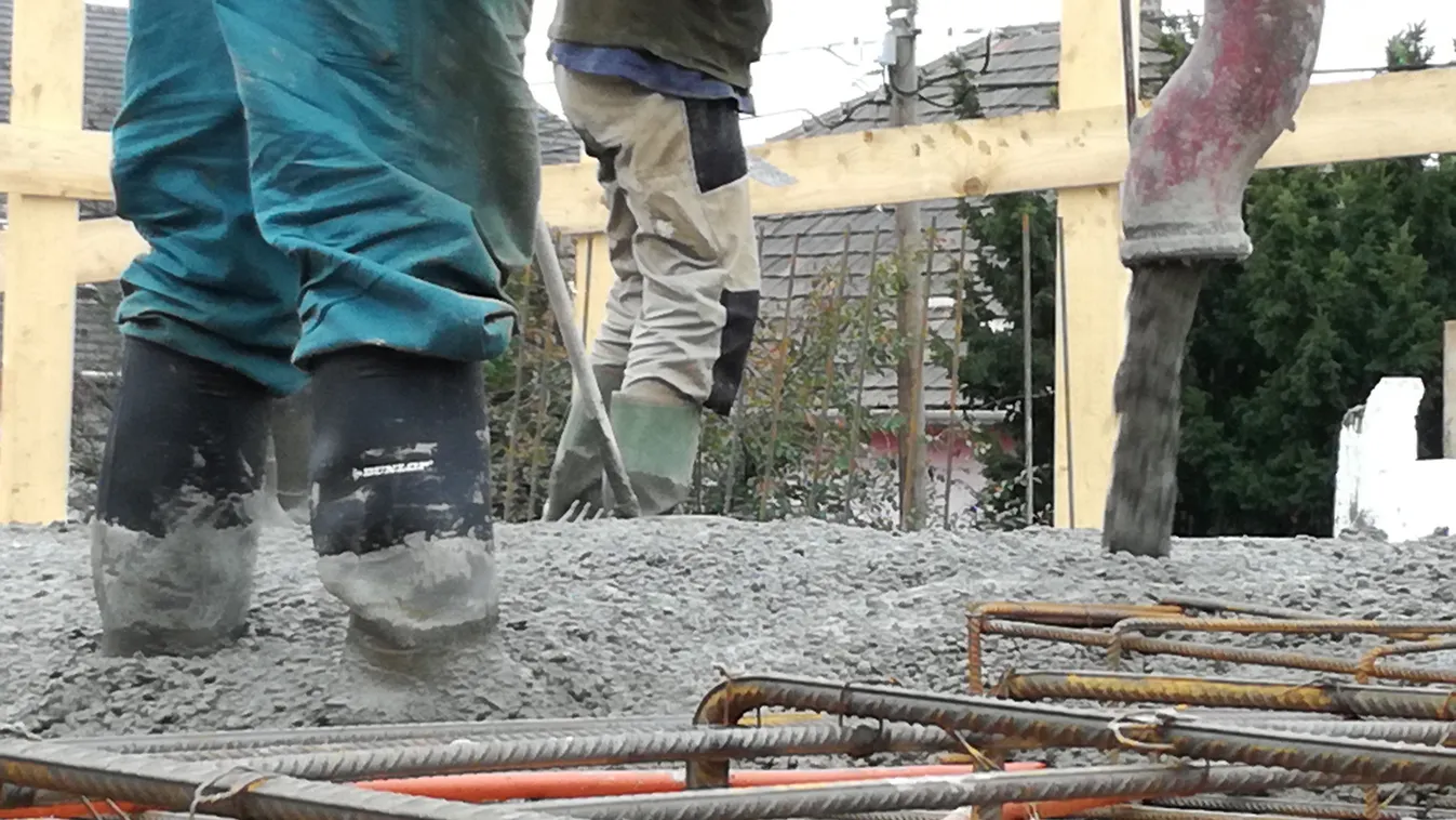 építkezés házépítés betonozás tető 